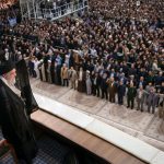 ببینید | ابراز احساسات مردم در پایان سخنرانی رهبر انقلاب در حرم امام خمینی (ره)