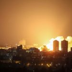 ببینید | موشک‌باران مجتمع تعمیر هواپیما در لوتسک توسط روسیه