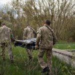 ببینید |  کامیون‌های یخچال‌دار روسیه حامل اجساد سربازان اوکراینی به مرز رسیدند