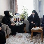 ببینید |  دیدار دختر و داماد پزشکیان با خانواده داغدار الهه حسین‌نژاد