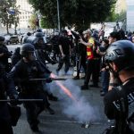 ببینید | زیر گرفته شدن یک راننده موتور در جریان اعتراضات در جاکارتا، پایتخت اندونزی توسط پلیس