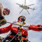 ببینید | حضور تیم های عملیاتی تخصصی جستجو و نجات هلال احمر در محل اصابت موشک‌های اسرائیل