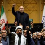 ببینید | فریاد مرگ بر آمریکا و مرگ بر اسرائیل توسط رئیس مجلس و نمایندگان در صحن مجلس