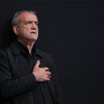 ببینید | حضور مسعود پزشکیان در مراسم شب سوم محرم در هیاتی در تهران