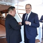 ببینید / استقبال گرم رهبر کره شمالی از وزیر خارجه روسیه