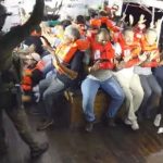 ببینید /  لحظات اولیه یورش نظامیان اسرائیل به کشتی حنظله در نزدیکی سواحل غزه