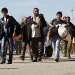 ببینید | رفتار جالب و عجیب یک روحانی با کودک افغانستانی در مرز دوغارون