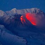 ببینید | تصاویری از فوران آتشفشان شیولوچ در کامچاتکای روسیه