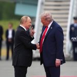 عکس | جابه‌جا شدن انگشت ترامپ با پوتین؛ این چیزی است که کاربران روسیه سوژه کرده‌اند!