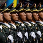 ببینید / تمرین سخت سربازان در تدارک برگزاری رژه بزرگ ارتش چین