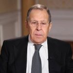 ببینید | واکنش وزیر خارجه روسیه به پوشیدن لباس جنجال‌ساز در آلاسکا