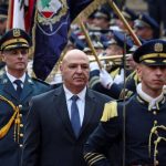 ببینید | شوخی غیرمنتظره جوزف عون با یک فرمانده ارتش لبنان