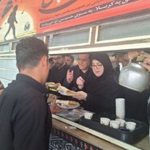 ببینید | پذیرایی سخنگوی دولت از زائران در مسیر زوار اربعین حسینی – مهران