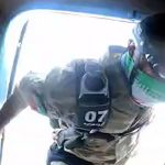 ببینید | فرود موفق تفنگداران ویژه دریایی سپاه به وسیله چتربازی