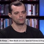 ببینید | افشاگری روزنامه‌نگار آمریکایی از نقش واشنگتن در گسترش مواد مخدر در افغانستان