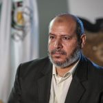 عکس | ژست کنایه‌آمیز خلیل الحیه از رهبران سیاسی حماس بعد از ترور ناموفق؛ پیروزی!