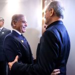 ببینید / احوال پرسی پزشکیان با نخست وزیر پاکستان به زبان فارسی