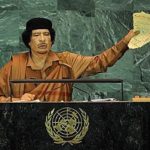 ببینید/ وقتی قذافی منشور ملل متحد پاره و به سمت دبیر کل پرت کرد!