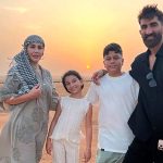 ببینید | موتورسواری بیرانوند و دخترش در صحراهای دبی