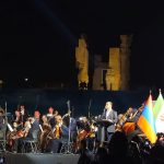 ببینید | اجرای مشترک قطعه «ای ایران» توسط ارکستر سمفونیک فیلارمونیک ارمنستان و ایران در تخت جمشید