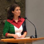 ببینید |  نمایندهٔ زن هلندی با یک لباس، مجلس را به‌هم ریخت