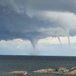 ببینید | تشکیل ۳ گردباد دریایی در نزدیکی سواحل شهر گیرسون ترکیه به‌طور همزمان