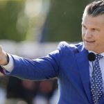 ببینید | رقص وزیر جنگ آمریکا در استادیوم