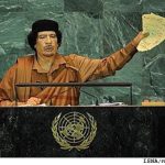 ببینید | وقتی قذافی منشور ملل متحد پاره و به سمت دبیر کل پرت کرد!