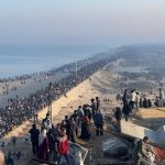 ببینید / آغاز بازگشت آوارگان فلسطینی به خانه‌هایشان در شهر غزه