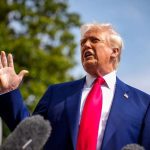 ببینید/ اخراج دو عضو کنست که جریان سخنرانی ترامپ تابلوی «نسل‌کشی» بالا بردند