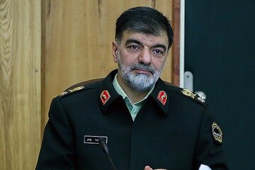 عکس | اشک‌های سردار رادان در گرامیداشت شهدای فراجا در جنگ تحمیلی ۱۲ روزه