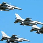 ببینید | پرواز وزیر جنگ آمریکا با هواپیمای جنگنده