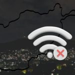 ببینید | پناه آوردن شهروندان افغانستان به نواحی مرزی برای دسترسی به اینترنت کشور همسایه!