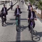 ببینید | دوچرخه‌سواری پزشکیان در سفر به اصفهان