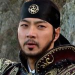 عکس | چهره و استایل بازیگر نقش جومونگ در ۵۴ سالگی حین پیش از شروع مسابقه دو ماراتن