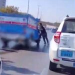 ببینید / ویدیویی از حرکت عجیب و فرار راننده نیسان بعد از تصادف در مشهد