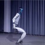 ببینید / بسکتبال بازی کردن ربات انسان‌نمای چین