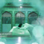 تصاویر آرشیوی از حضور مقام معظم رهبری در آئین غبارروبی حرم امام رضا(ع)