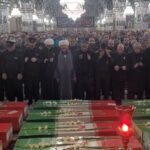 اقامه نماز بر پیکر شهدای گمنام در حرم مطهر امام رضا(ع)