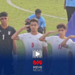 سلام نظامی بازیکنان تیم فوتبال نوجوانان ایران قبل از شروع دیدار با چین