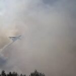 ببینید | عملیات اطفای حریق ایلیوشین در ارتفاعات صخره‌ای جنگل‌های الیت چالوس