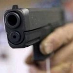 ببینید | نتیجه مرگبار یک اقدام خلاف عقل؛ لحظه مرگ یک شهروند با رگبار گلوله بعد از تهدید پلیس! / حاوی تصاویر ناراحت‌کننده