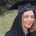 ببینید | اشک شوق بهنوش طباطبایی، بازیگر سینما در جشن فارغ التحصیلی دکترای روانشناسی