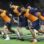 ببینید | چالش حفظ توپ بازیکنان تیم ملی فوتبال قبل از شروع تمرینات در ورزشگاه خلیفه بن زاید