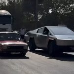 ببینید | مسابقه تسلا سایبرتراک با پیکان در تهران!