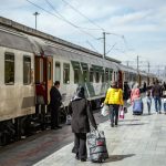 ببینید | سرگردانی ۴ ساعته مسافران قطار تهران-بندرعباس پس از حادثه ریلی