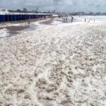 ببینید | پدیده‌ای عجیب در سواحل ایرلند؛ موج عظیم کف دریا