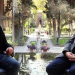 ببینید | غافلگیری جالب وسط مصاحبه حناچی؛ مهمان ناخوانده روی پای مجری خوابید!