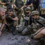 ببینید | اسیر شدن دو سرباز اوکراینی با لباس مبدل