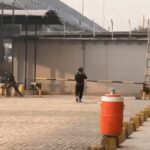 ببینید | انفجار انتحاری و حمله مسلحانه به مقر نیروهای مرزی پاکستان